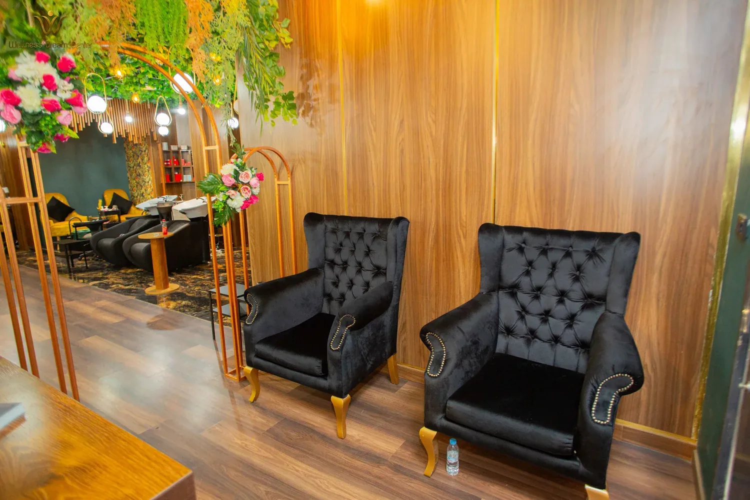 Fauteuils capitonnes du lounge